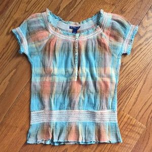 Small elastic stretch top with metal pearl buttons